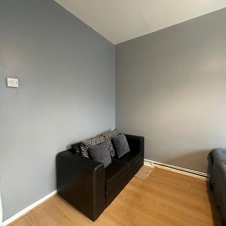 1 Bedroom Flat In Whitechapel, Лондон Экстерьер фото