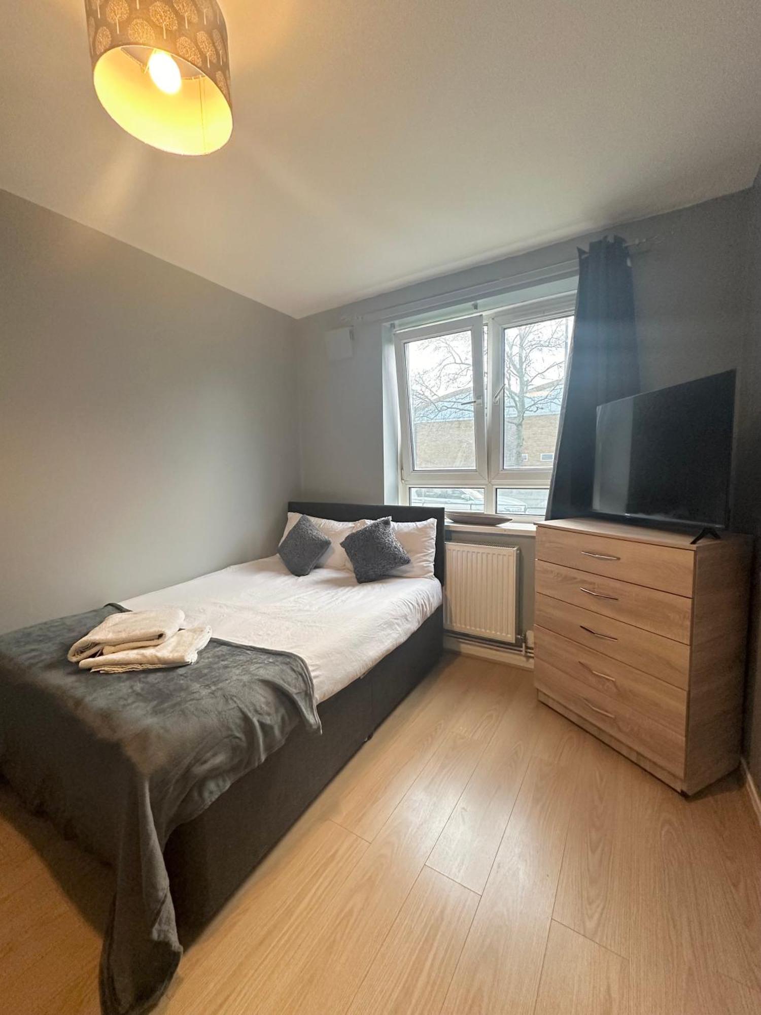 1 Bedroom Flat In Whitechapel, Лондон Экстерьер фото