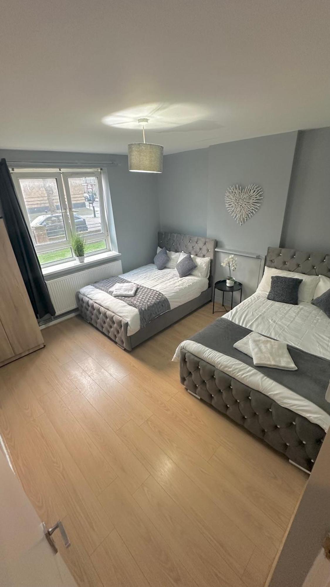 1 Bedroom Flat In Whitechapel, Лондон Экстерьер фото