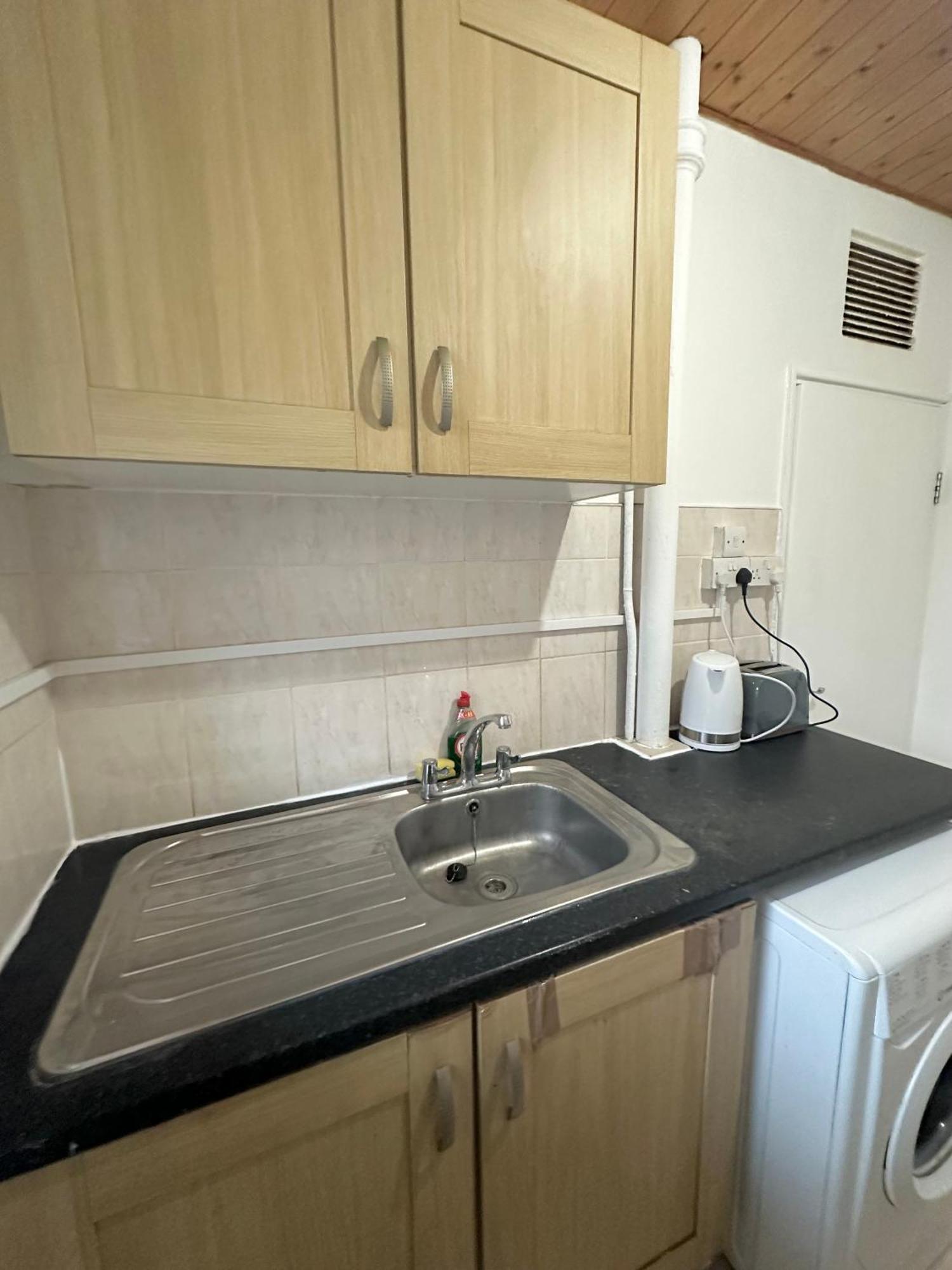 1 Bedroom Flat In Whitechapel, Лондон Экстерьер фото