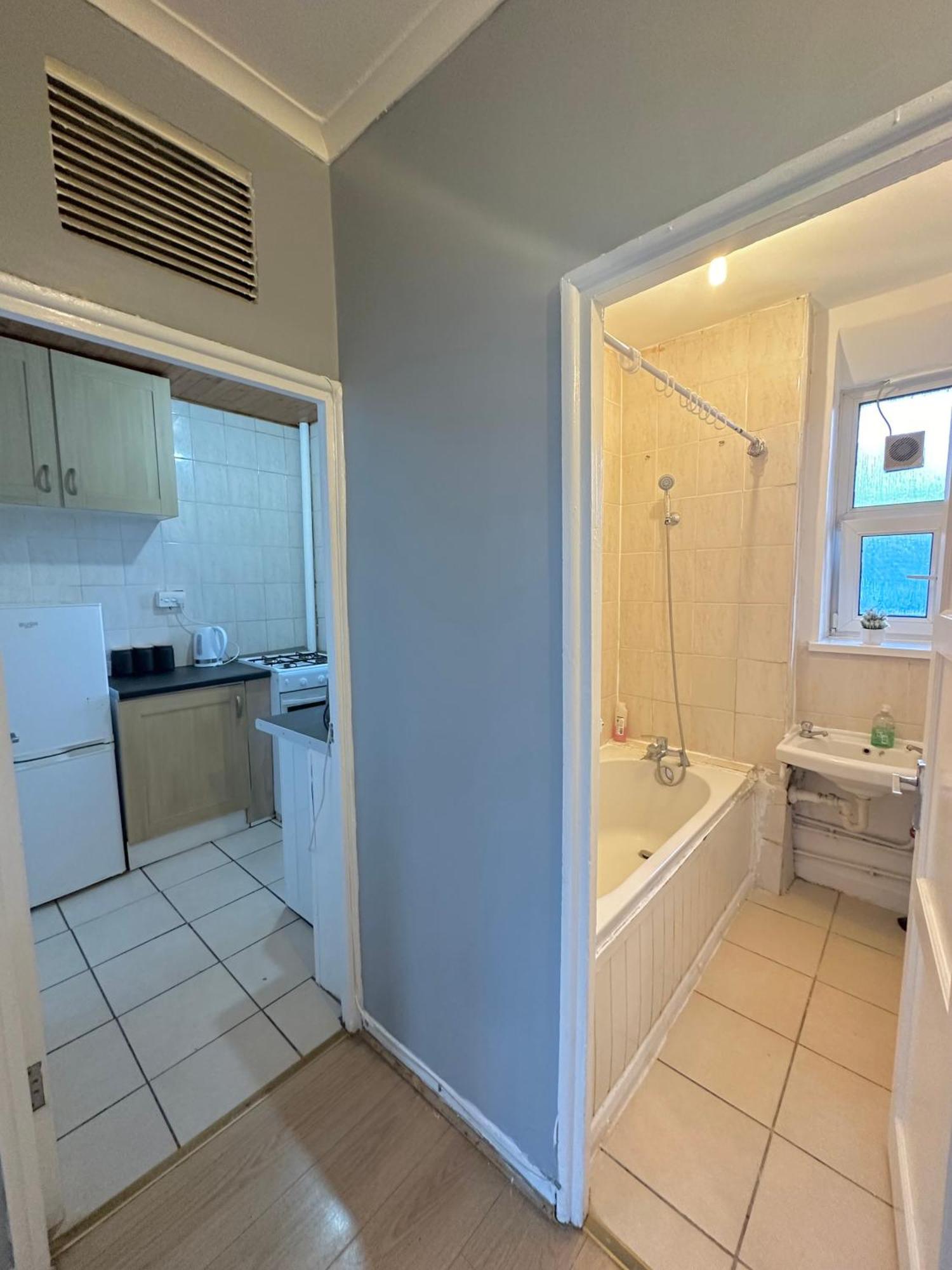 1 Bedroom Flat In Whitechapel, Лондон Экстерьер фото